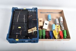 A QUANTITY OF REPAINTED AND RESTORED DINKY TOYS VEHICLES, to include assorted 25 series lorries,