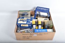 A COLLECTION OF DIECAST MODEL PICKFORDS TRUCKS, to include a Corgi Classics Scammell Highwayman