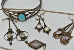 A SMALL BAG OF JEWELLERY, to include a cuff bangle set with a blue stone cabochon, stamped 925, a