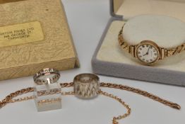AN ASSORTMENT OF JEWELLERY, to include a yellow gold belcher style bracelet, fitted with a spring