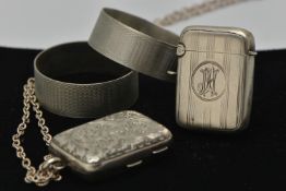 FOUR ITEMS OF SILVER NOVELTIES, to include a coin purse on a modern necklace chain, opening to