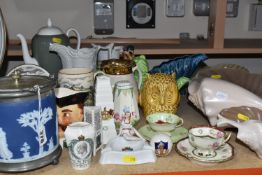A GROUP OF NAMED CERAMICS, to include a Sylvac 'Owl' money box 5106 (chipped right foot), two