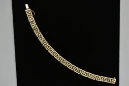 A 9CT GOLD GREEK KEY PATTERN BRACELET, fitted with an integrated box clasp with additional figure of
