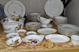 A COLLECTION OF ROYAL WORCESTER TABLEWARE, comprising eight dinner plates, eight salad plates, eight