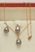 A YELLOW METAL CULTURED PEARL PENDANT NECKLACE AND MATCHING EARRING SET, the pendant set with a grey