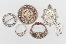 A SELECTION OF MAINLY SCOTTISH JEWELLERY, to include circular silver brooch, hallmark for Robert
