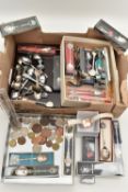 COLLECTABLE TEASPOONS, COINS ETC, to include a variety of loose and boxed collectable souvenir