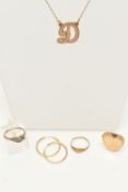 AN ASSORTMENT OF JEWELLERY, to include a 9ct gold heart signet ring, hallmarked 9ct Birmingham,