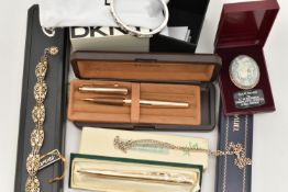 ASSORTED ITEMS, to include a boxed 'Parker' fountain pen, a boxed rolled gold engine turned