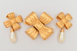 A PAIR OF 'ELIZABETH ARDEN' EARRINGS AND A BROOCH, designed as bows with imitation pearl droppers,