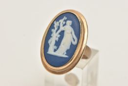 A 9CT GOLD WEDGWOOD RING, large blue and white Wedgwood inlay, singed to the reverse, in a
