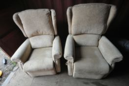 A PAIR OF BEIGE FLORAL UPHOLSTERED RISE AND RECLINE ARMCHAIRS (condition report: both PAT pass and