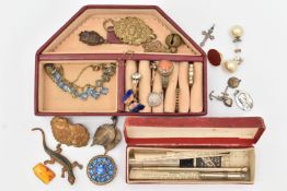 AN ASSORTMENT OF JEWELLERY, to include a white metal faith, hope and charity charm, a small St