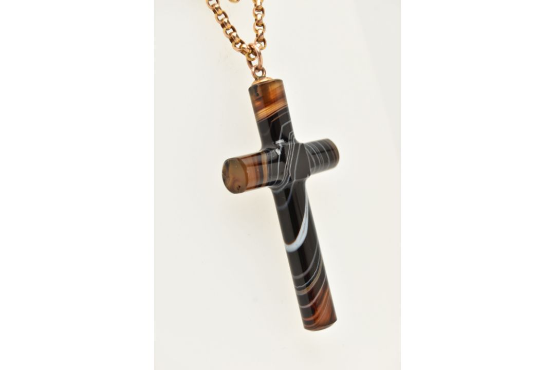 A LATE VICTORIAN CARVED AGATE CROSS PENDANT WITH BELCHER CHAIN, large carved and polished brown - Image 3 of 5