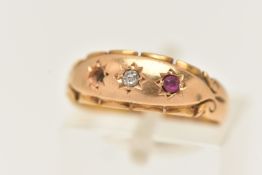 AN EARLY 20TH CENTURY, 18CT GOLD GEM SET RING, three star set mounts set with a central single cut