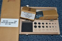 A DELUXE DISC CUTTING SET, for cutting flat and shallow coned discs, (condition report: new in
