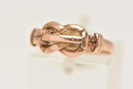 AN EARLY 20TH CENTURY 9CT GOLD RING, designed as a lovers knot, hallmarked 9ct Birmingham 1903, ring