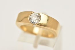 AN 18CT YELLOW GOLD DIAMOND SINGLE STONE RING, set with an old-cut diamond, measuring approx 5.