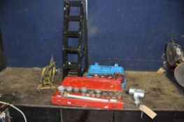 A COLLECTION OF AUTOMOTIVE AND ENGINEERING TOOLS including a Silverline pneumatic impact wrench