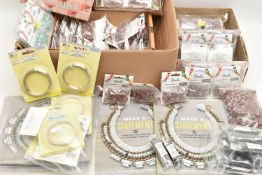 ASSORTED GLASS BEADS AND JEWELLERY MAKING ITEMS, to include 10 individual packets of green and white