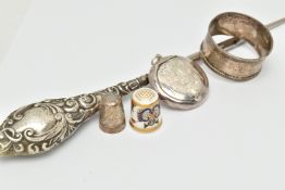 FIVE ITEMS, to include an Edwardian silver handled button hook, hallmark for Chester 1908, an