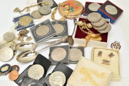 A BOX OF ASSORTED ITEMS, to include a 1/5 9ct rolled gold hinged bangle with foliate pattern, push