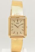 A GENTS GOLD PLATED SEIKO QUARTZ WRISTWATCH, rectangular gold tone dial signed 'Seiko Quartz', baton