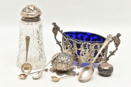 AN ASSORTMENT OF SILVER AND WHITE METAL, to include four silver salt spoons, a silver teaspoon, a