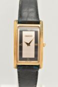 A GENTS 'GUCCI' WRISTWATCH, quartz movement, rectangle dial, signed 'Gucci', Roman numerals at the