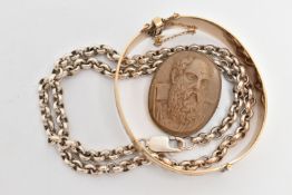 THREE ITEMS OF JEWELLERY, to include a rolled gold bangle with engraved scrolling decoration to