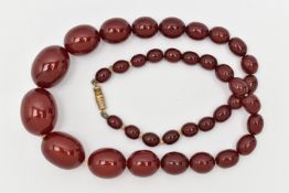 A BAKELITE BEAD NECKLACE, comprising thirty-seven beads, measuring approximately 7.5mm to 22mm,