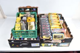 A QUANTITY OF BOXED AND UNBOXED DIECAST MODELS, mainly modern issues, but does include boxed