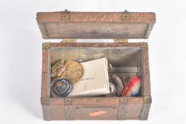 A WOODEN BOX CONTAINING WWI MEDALS, CADET FORCE MEDAL AND ASSORTED BADGES to the Jackson family, the