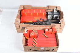 A QUANTITY OF BOXED AND UNBOXED OO GAUGE MODEL RAILWAY ITEMS, to include boxed class 08 shunter No.