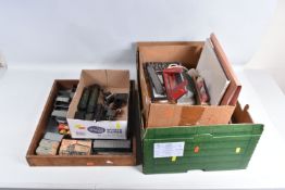 A QUANTITY OF UNBOXED AND ASSORTED HORNBY DUBLO MODEL RAILWAY ITEMS, to include Duchess class