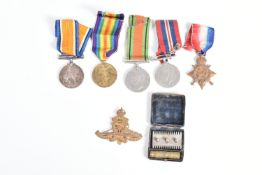 A WWI TRIO OF WARWICKSHIRE YEOMANRY MEDALS, TWO WWII MEDALS, A CAP BADGE AND A TRAVEL RAZOR, the