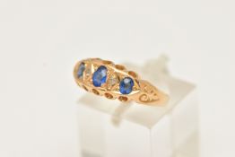 AN EARLY 20TH CENTURY GEM SET RING, set with three oval garnet topped doublets, interspaced by