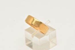 A 22CT GOLD WEDDING BAND RING, designed as a plain polished flat band, hallmarked 22ct gold