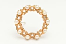 A 9CT GOLD CULTURED PEARL BROOCH, designed as a wreath of ten flowers each set with a central