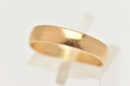 A POLISHED 18CT GOLD BAND RING, approximate band width 3.9mm, hallmarked 18ct Birmingham, ring
