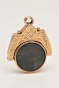 A YELLOW METAL SPINNING FOB, inlay set with bloodstone, unmarked, approximate gross weight 6.8 grams