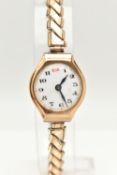A 9CT GOLD LADIES WRISTWATCH, hand wound movement, round white dial, Arabic numerals, yellow gold