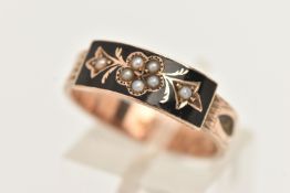 A LATE VICTORIAN SPLIT PEARL AND BLACK ENAMEL MEMORIAL RING, designed as a split pearl set flower