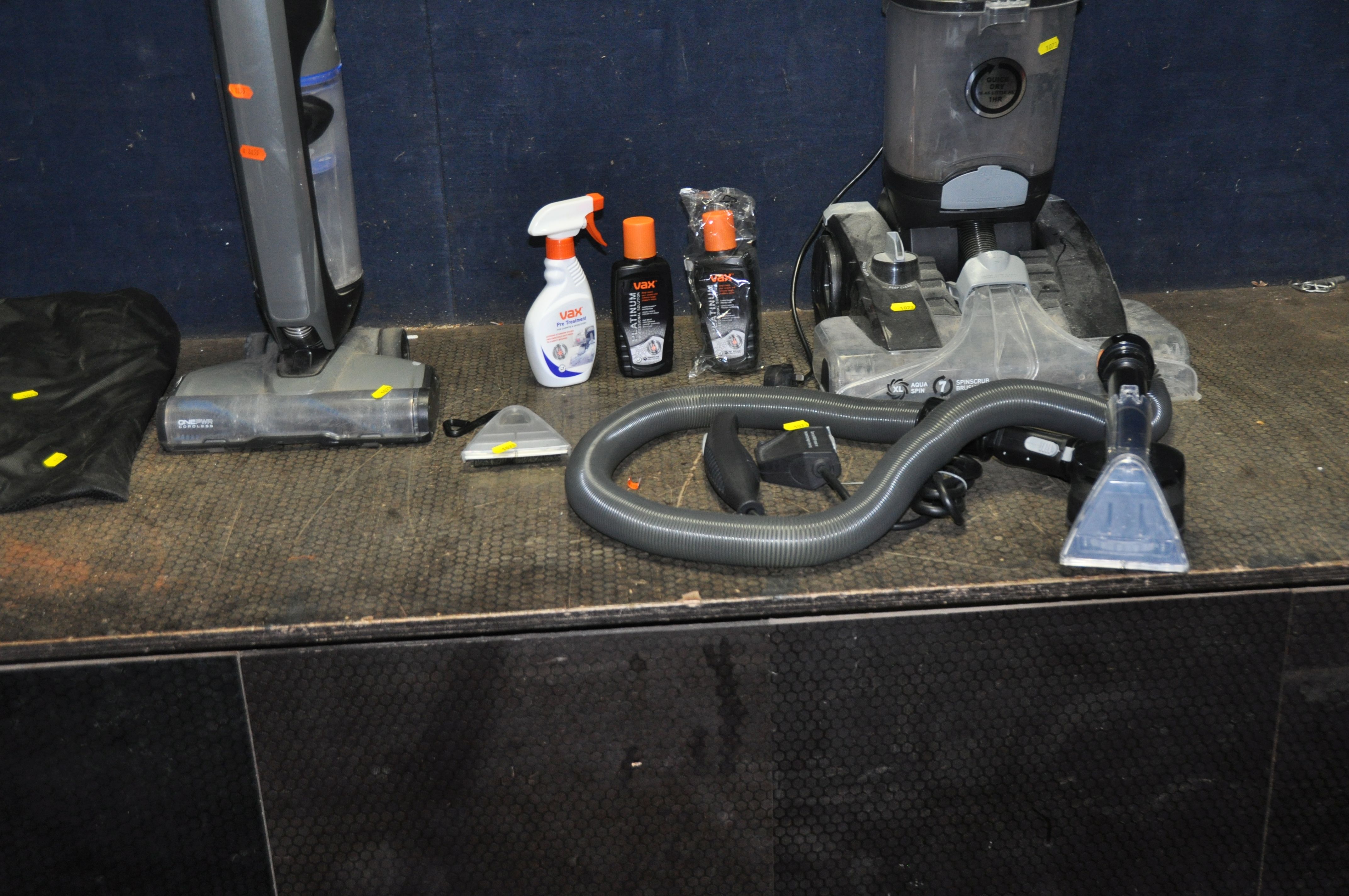 A VAX PLATINUM POWER MAX CARPET WASHER with attachments (PAT pass and working) and a Vax Evolve - Image 2 of 2