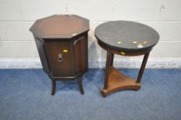 A REGENCY MAHOGANY CIRCULAR SLATE TOP OCCASIONAL TABLE, on triple cylindrical supports, diameter