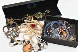 AN ASSORTMENT OF COSTUME JEWELLERY, to include imitation pearl necklaces, paste necklaces, brooch,