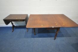 AN EARLY 20TH CENTURY MAHOGANY DROP LEAF TABLE, open width 169cm x closed width 53cm x depth 103cm x