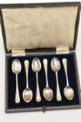 A GEORGE V CASED SET OF SIX TEASPOONS, six teaspoons with engraved foliage pattern detail to the