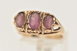A 9CT GOLD THREE STONE RING, set with three oval cut pink stones assesed as paste, to the