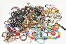 A BAG OF ASSORTED COSTUME JEWELLERY, various pieces including brooches, bracelets, necklaces,